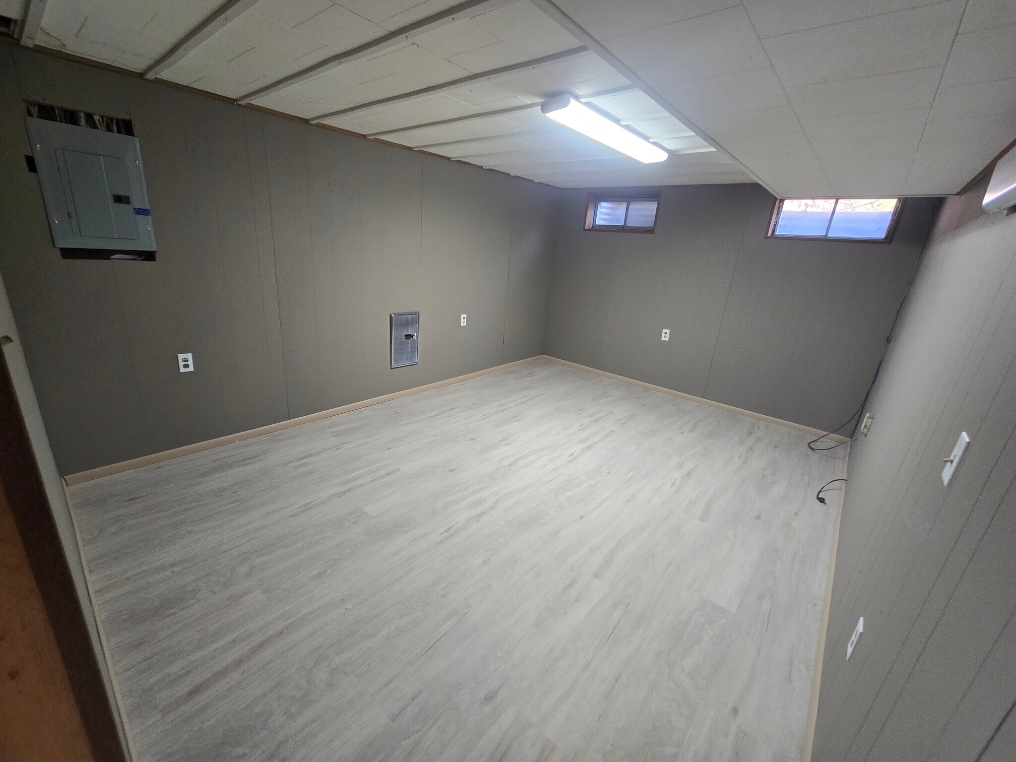 Building Photo - 3010 W Weile Ave