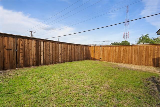 Building Photo - 3002 Lindbergh Dr