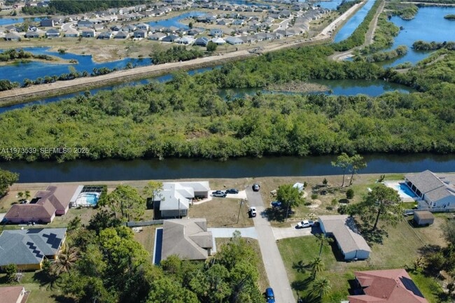 Building Photo - 2502 W 10th St