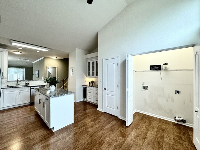 Building Photo - READY NOW!! End-Unit Loft-Style Condo w/1s...