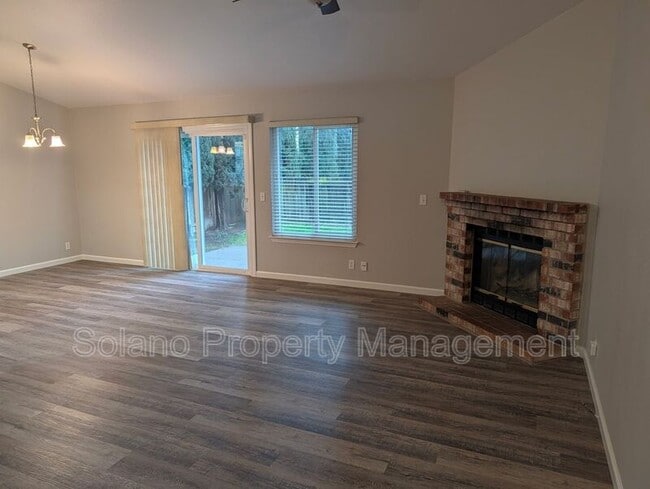 Building Photo - 906 Javan Way