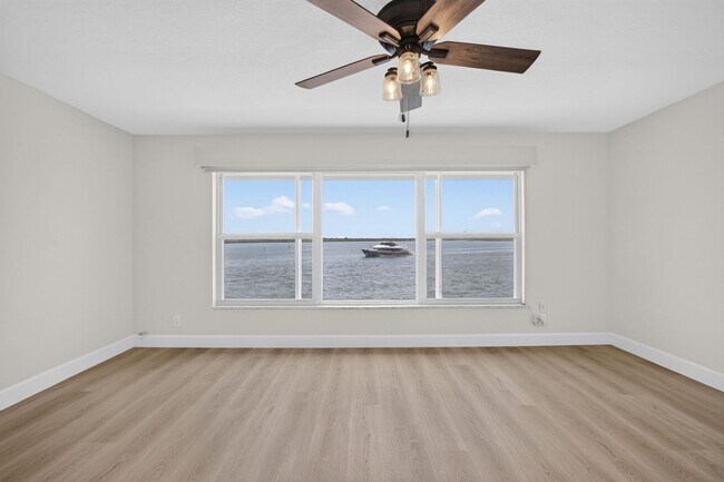 Building Photo - 52 Yacht Club Dr