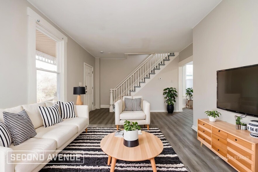 Building Photo - 4833 Greenwood Terrace