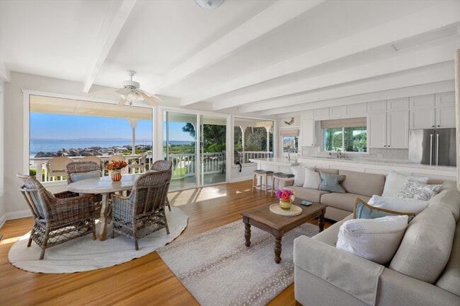 Building Photo - 867 Sand Point Rd