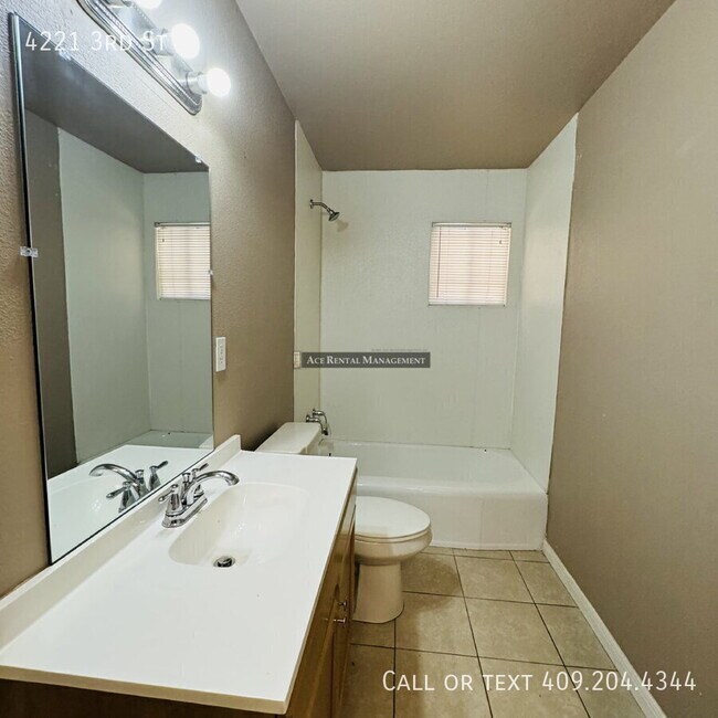Building Photo - 4221 3rd St