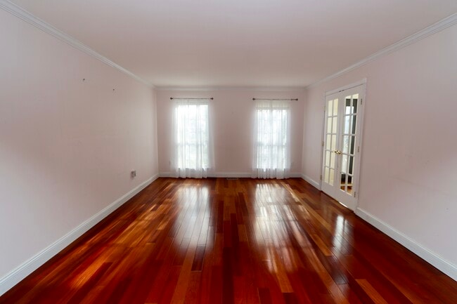 Building Photo - 2969 Columbia Dr