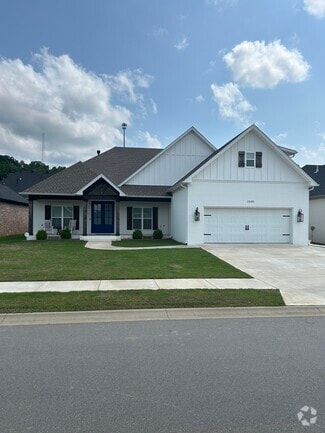 Building Photo - 2445 Lilac Dr