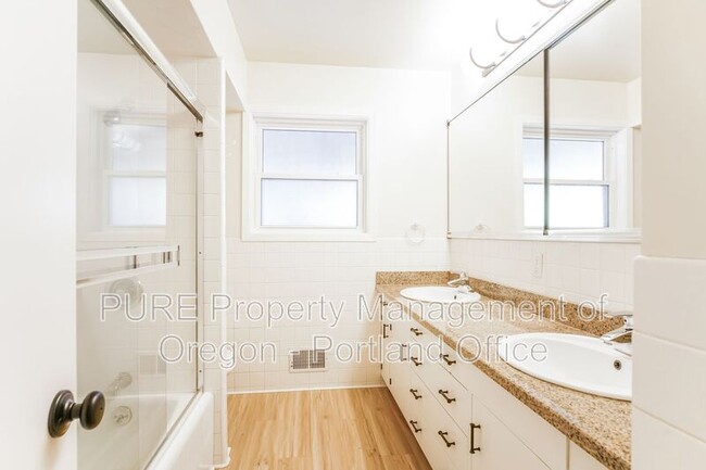 Building Photo - 3520 SW Coronado St