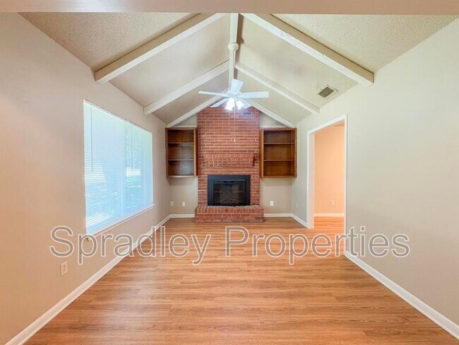 Building Photo - 705 Apache Dr