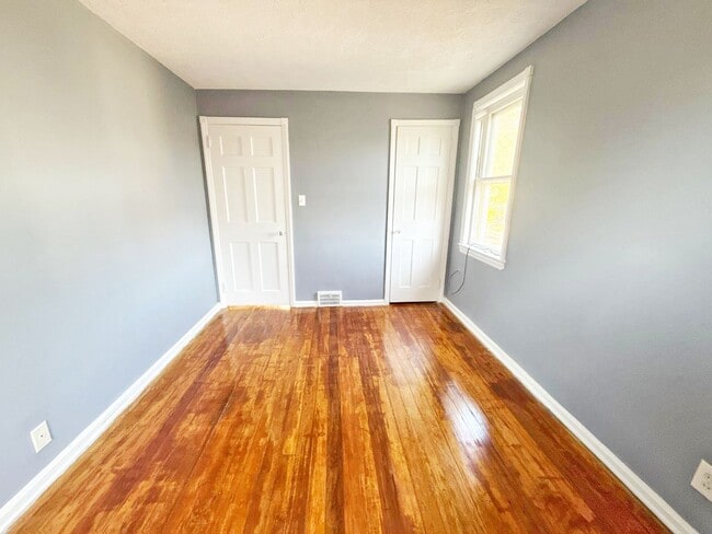Building Photo - 4 BED 2 BATH SINGLE FAMILY HOME!