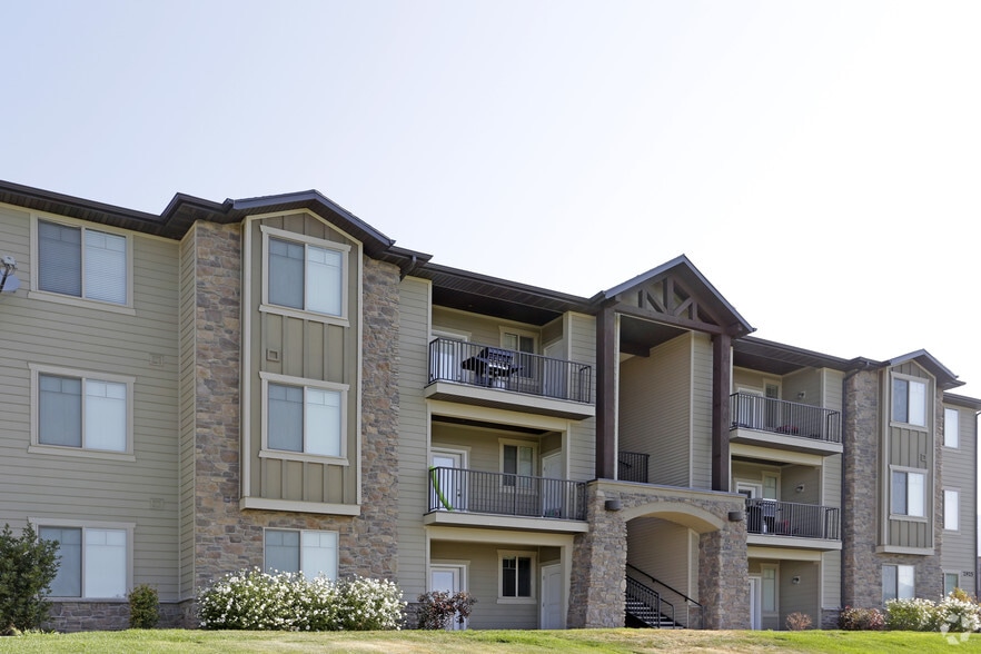 Building Photo - Eastgate at Greyhawk