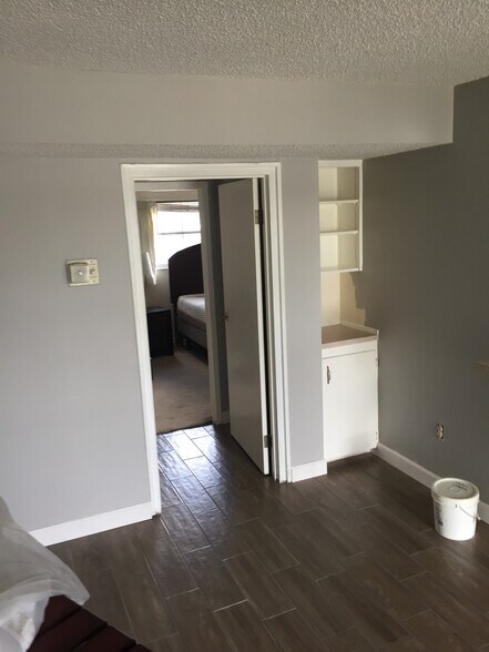 Building Photo - 2885 S Osceola Ave