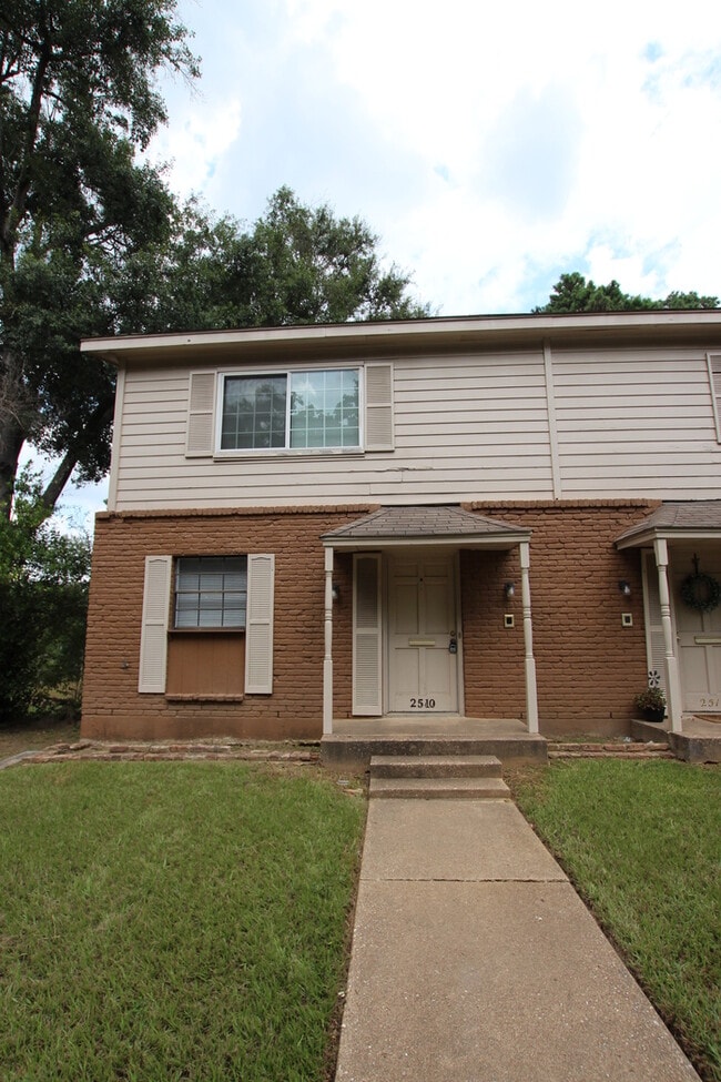 Building Photo - Beautiful 3 Bedroom, 2.5 Bath Townhome in Tyler – Available!