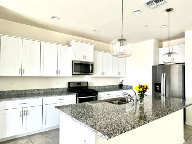 Building Photo - 11010 S Silver Fern Dr