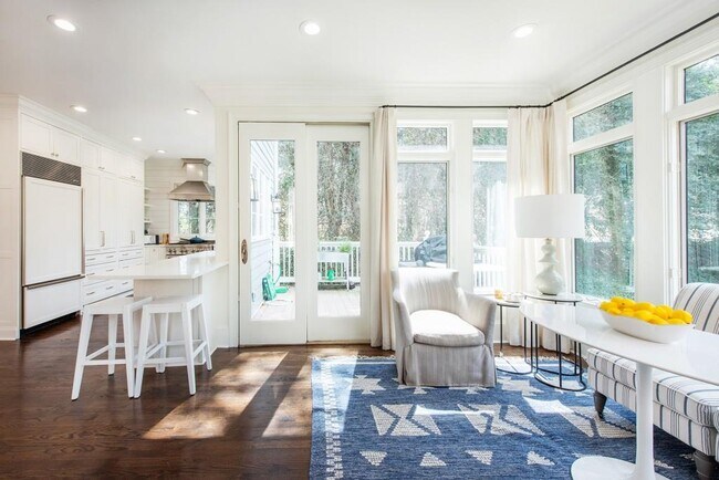 Building Photo - 3211 Circle Oaks Dr SE