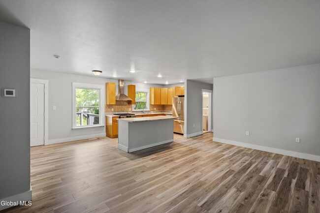 Building Photo - 99 1/2 Walworth St