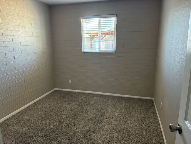 Building Photo - Spacious 4 BR 2BA w/ Large Lot in Paradise Valley!!  Located at 36th St and Greenway