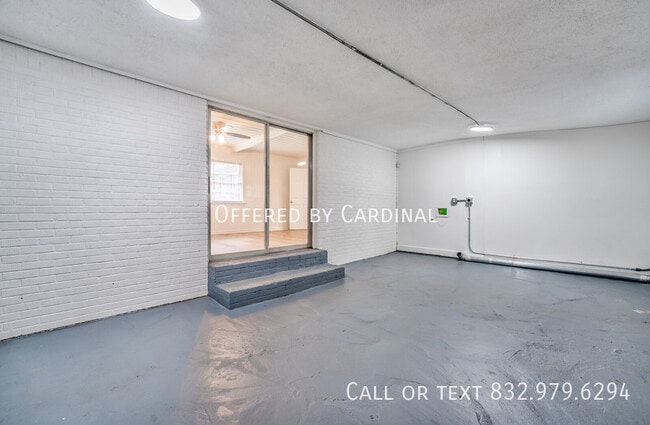 Building Photo - 3692 Bishops Bridge Rd