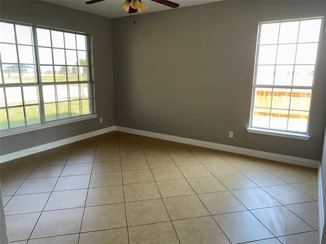 Building Photo - 5201 Tennis Villa Dr