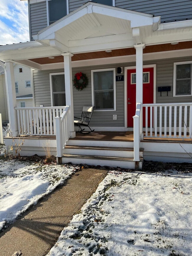 Building Photo - 99 W Circular St