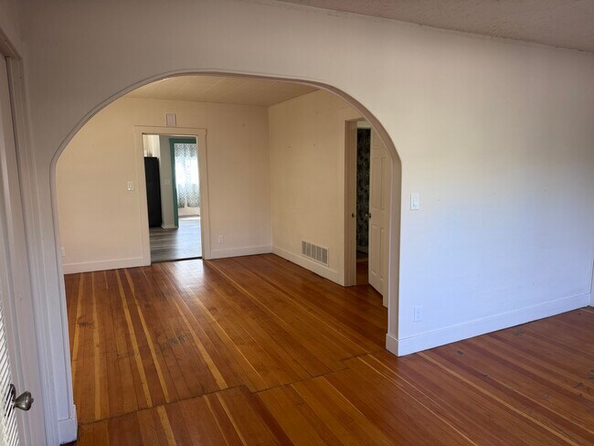 Building Photo - 280 3rd St