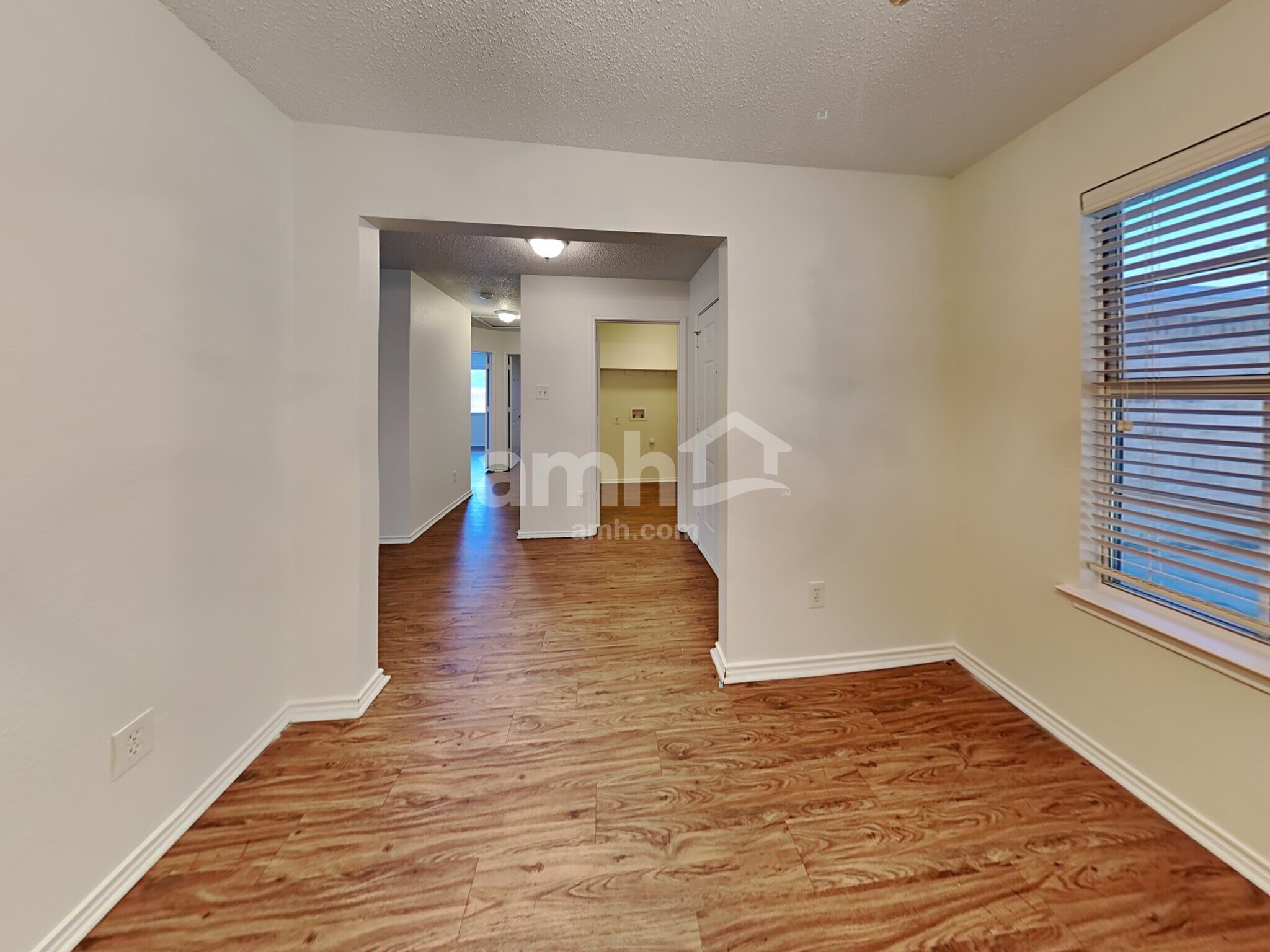 Building Photo - 1020 Chelsea Ln