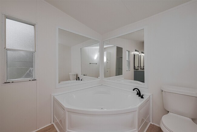 Building Photo - 16282 Wild Oak Ln
