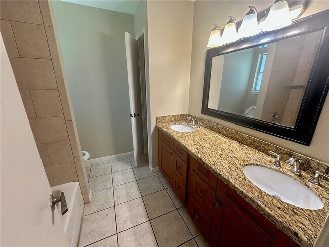 Building Photo - 2711 Colony Dr