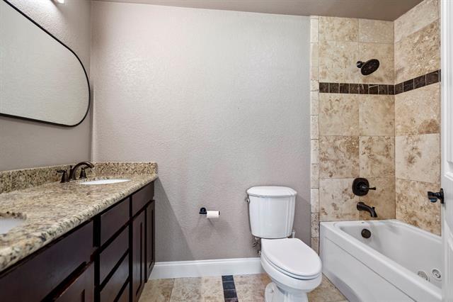 Building Photo - 8406 Lakemont Dr