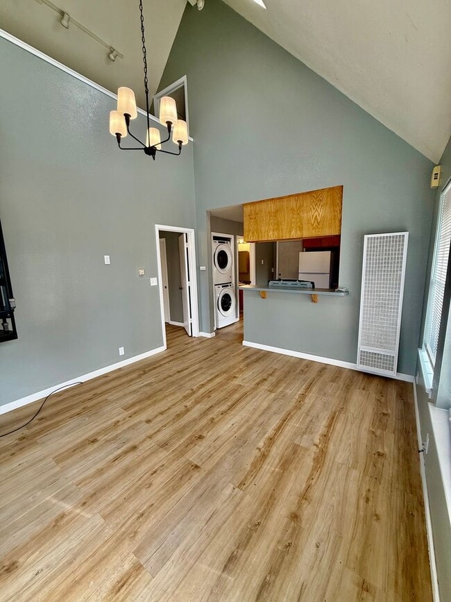 Building Photo - Charming small house