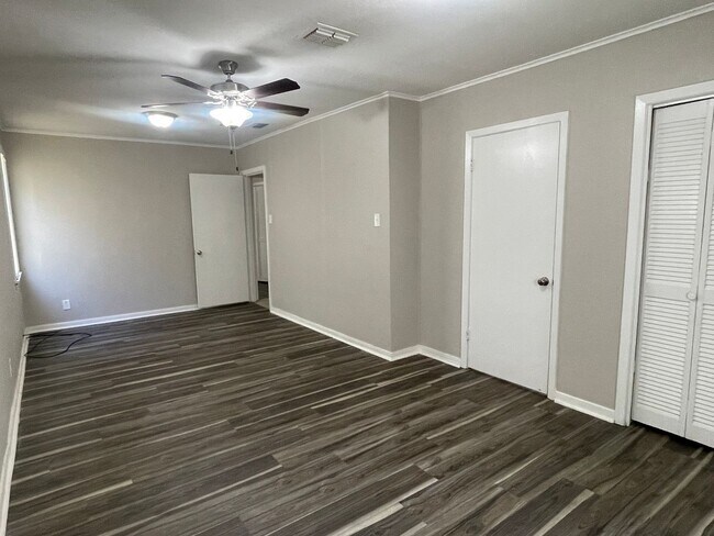 Building Photo - 1020 Wanda Dr