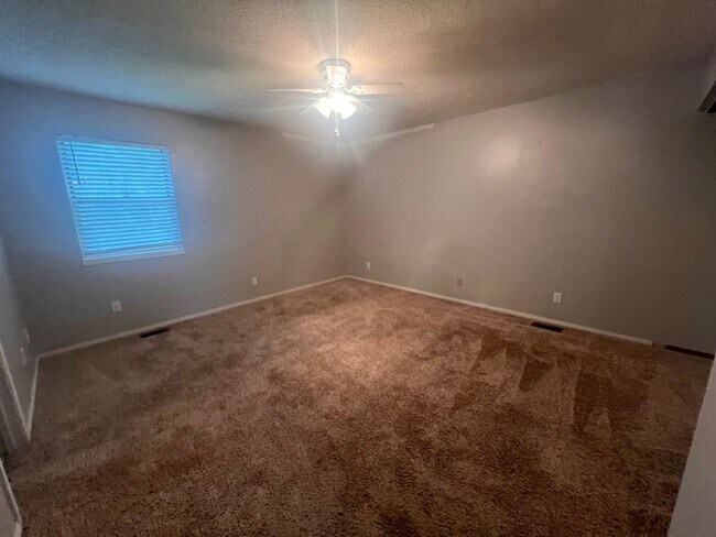 Building Photo - Spacious 3 Bedroom, 2.5 Bath Home with finished basement – Derby, KS. – Available Now!