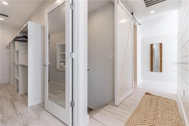 Building Photo - 580 Broadway St