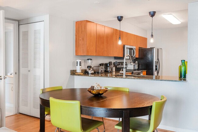 Building Photo - 1 SE 12th St