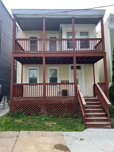 Building Photo - 57 Brunswick Ave