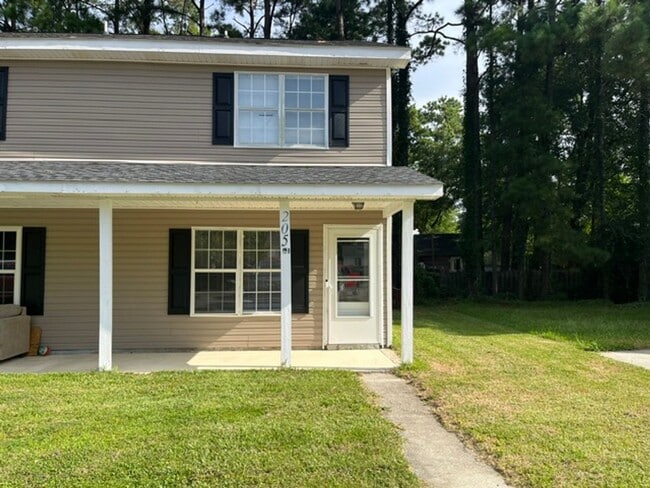 Building Photo - 205 Plantation Rd