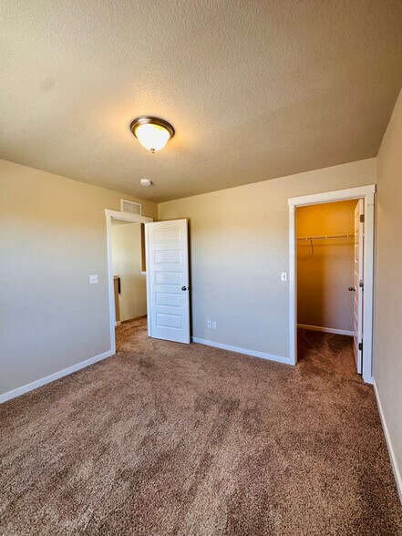 Building Photo - 2467 Dorset Dr