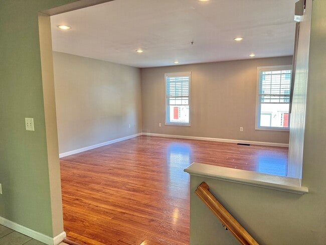 Building Photo - 28 Daffodil Ct
