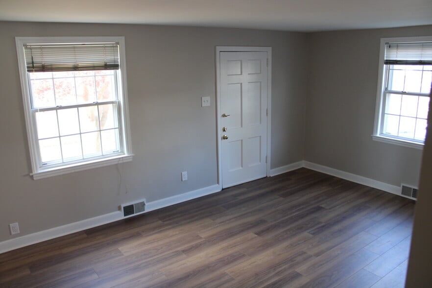 Living room - 1917 Winton Ave
