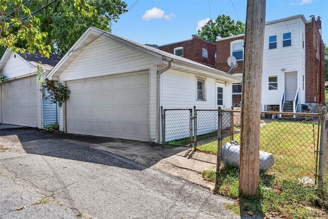 Building Photo - 5249 Sutherland Ave
