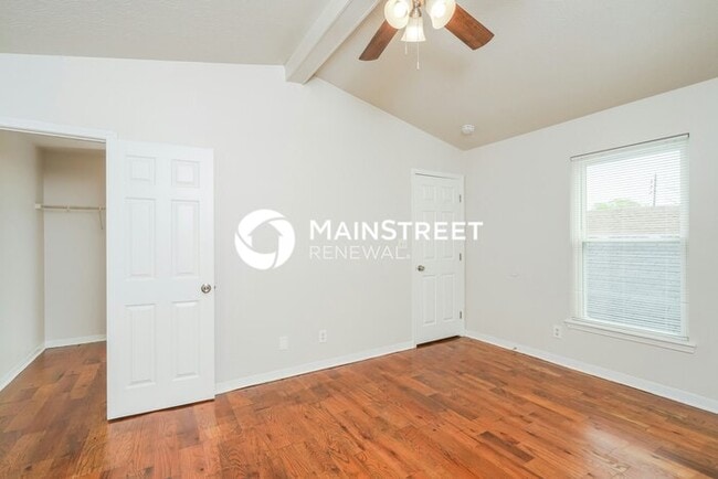Building Photo - 3 Bedroom Pet-Friendly Home in Louisville,...