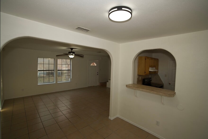 Building Photo - 746 Sonesta Dr