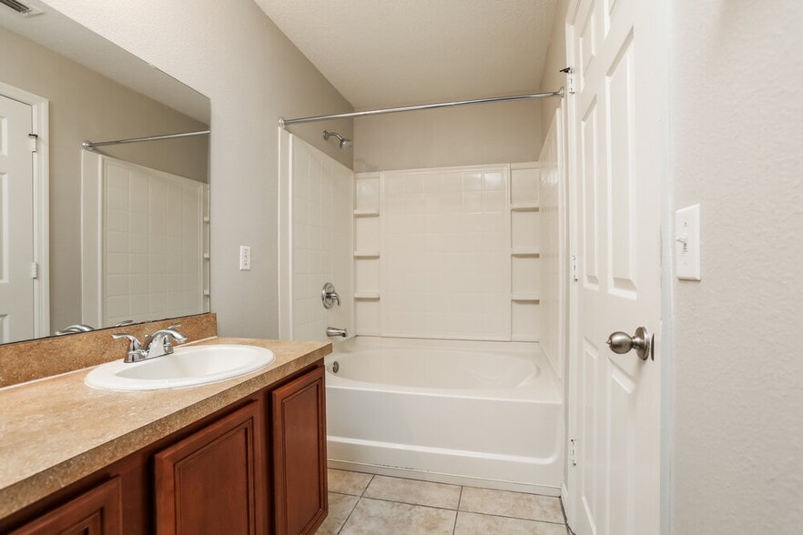 Building Photo - 15640 Perdido Dr
