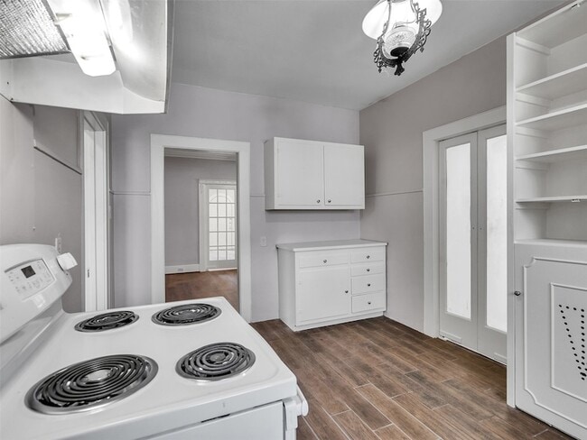 Building Photo - 4625 Bell St