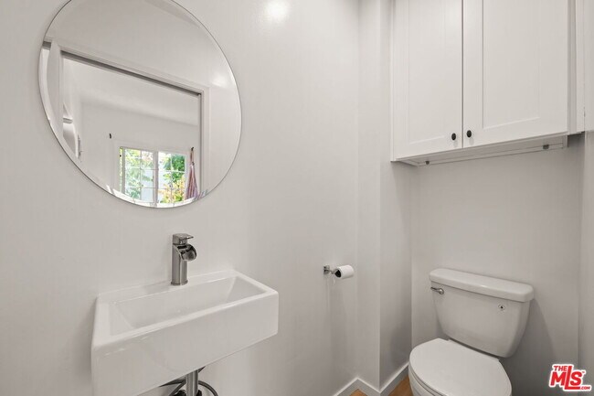 Building Photo - 1556 S Ogden Dr