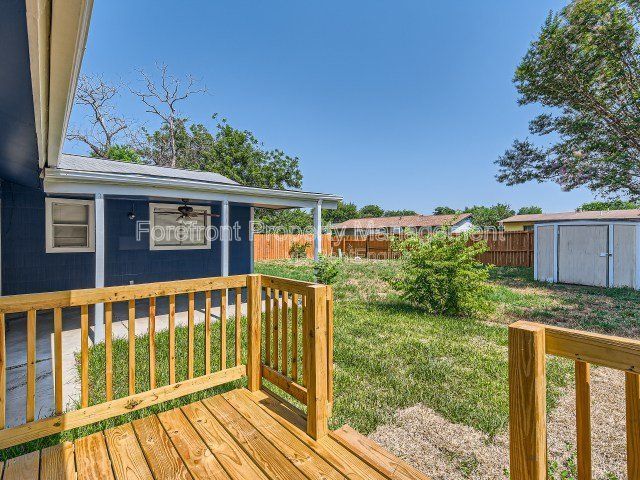 Building Photo - 7422 Stonehouse Dr