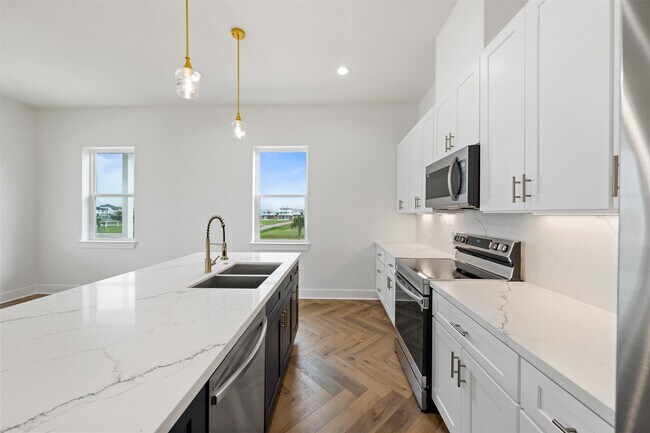 Building Photo - 23107 Miramar Dr