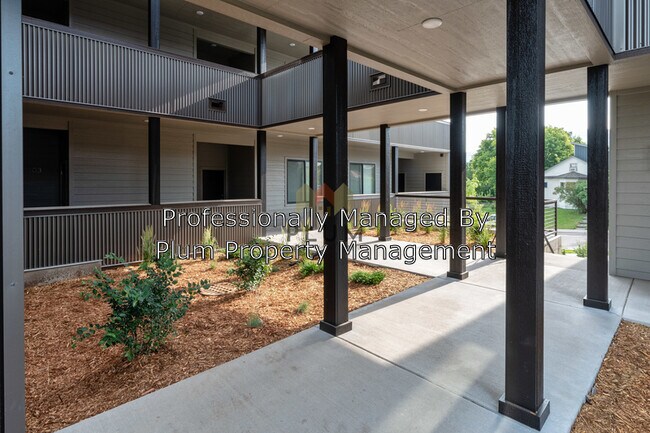 Building Photo - 205 Hickory St