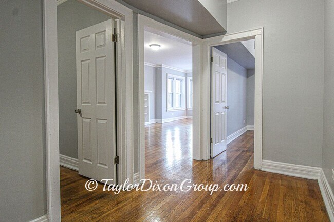 Building Photo - 6611 S Greenwood Ave