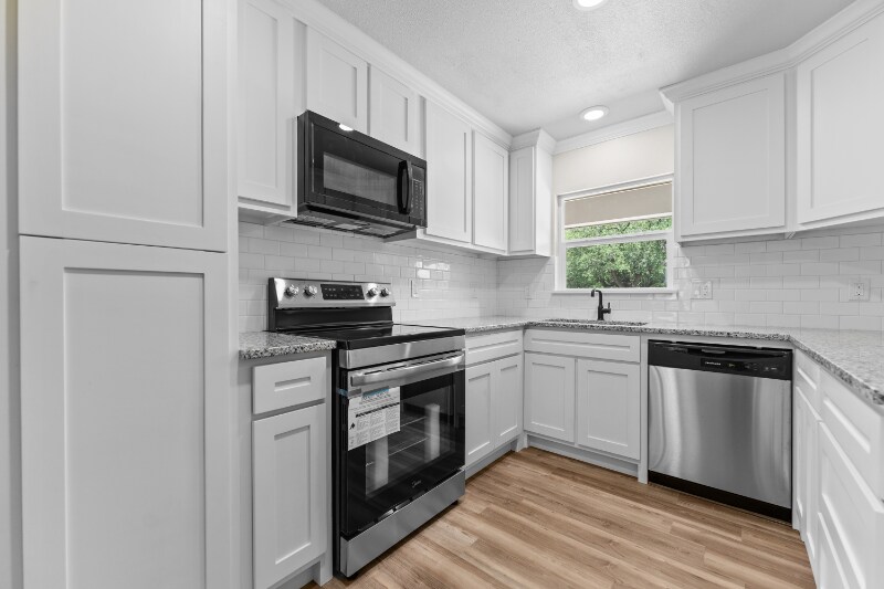 Building Photo - 4128 Hillcrest Dr